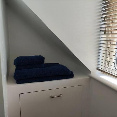 The Old Bar In Wiltshire - 1 Bedroom Guesthouse Chippenham  Extérieur photo