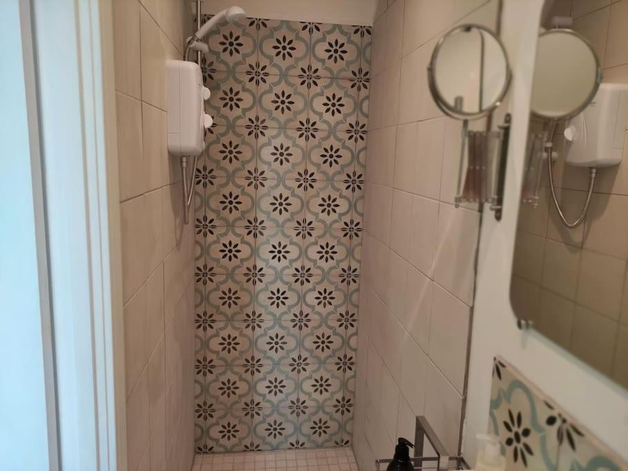 The Old Bar In Wiltshire - 1 Bedroom Guesthouse Chippenham  Extérieur photo