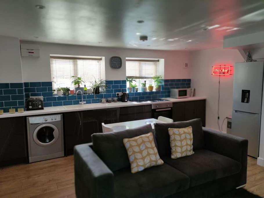 The Old Bar In Wiltshire - 1 Bedroom Guesthouse Chippenham  Extérieur photo
