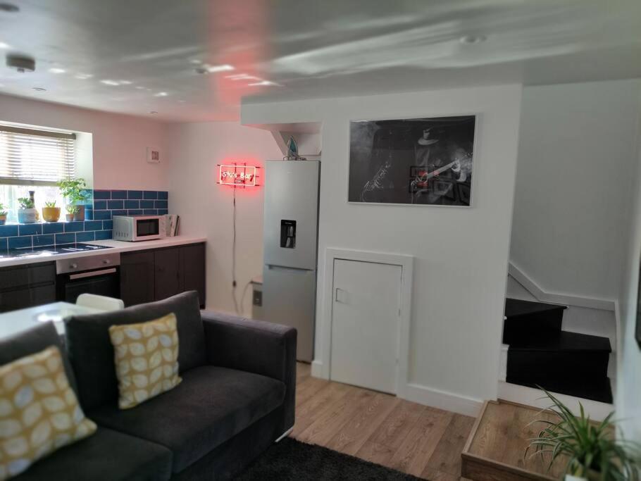 The Old Bar In Wiltshire - 1 Bedroom Guesthouse Chippenham  Extérieur photo